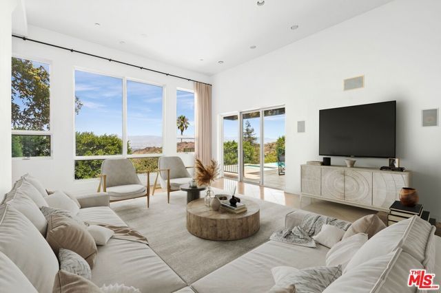 14435 Mulholland Drive, Los Angeles, CA 90077