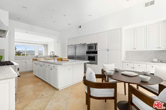 14435 Mulholland Drive, Los Angeles, CA 90077