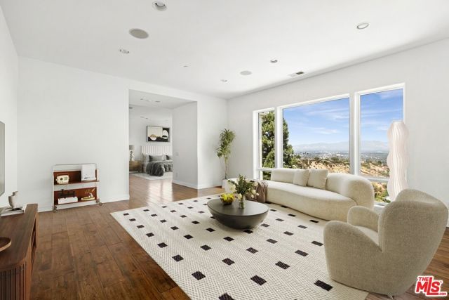 14435 Mulholland Drive, Los Angeles, CA 90077