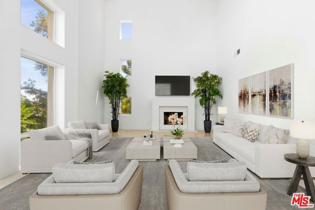 14435 Mulholland Drive, Los Angeles, CA 90077