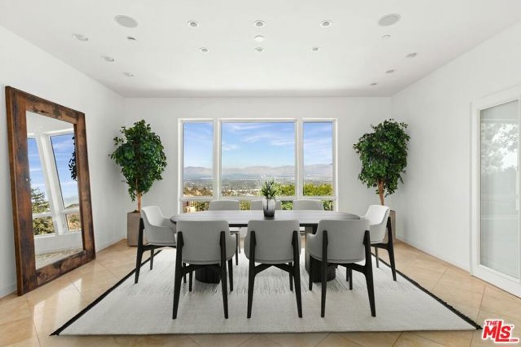 14435 Mulholland Drive, Los Angeles, CA 90077