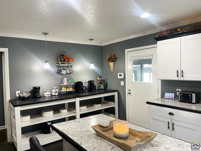 4200 SW Stratford RD, Topeka, KS 66604