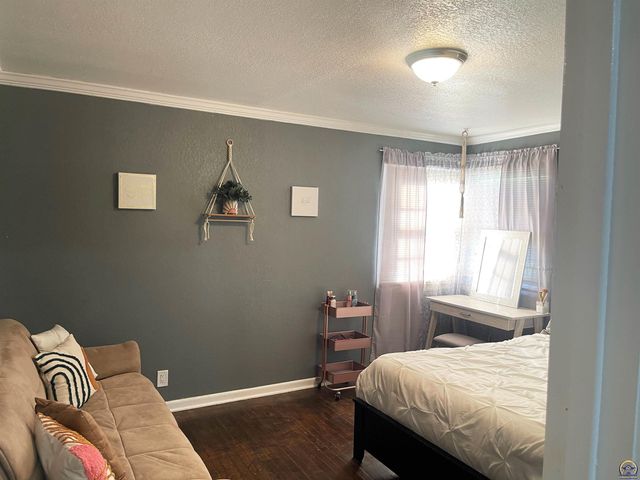 4200 SW Stratford RD, Topeka, KS 66604