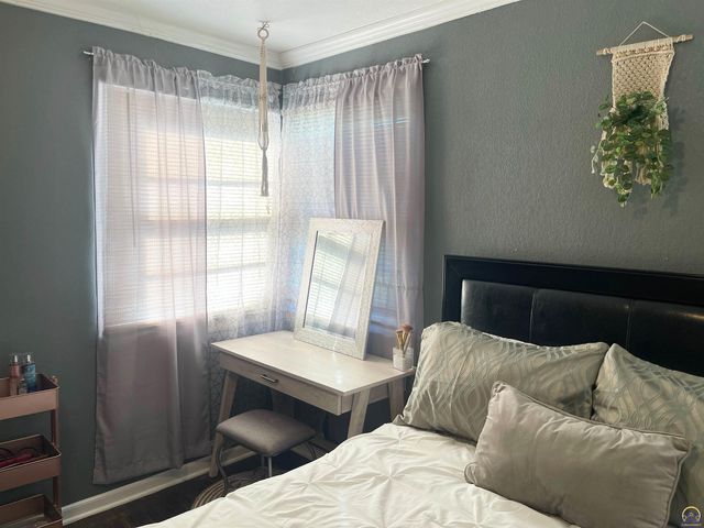 4200 SW Stratford RD, Topeka, KS 66604