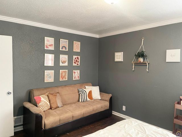 4200 SW Stratford RD, Topeka, KS 66604