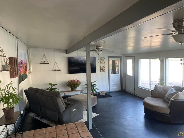 4200 SW Stratford RD, Topeka, KS 66604