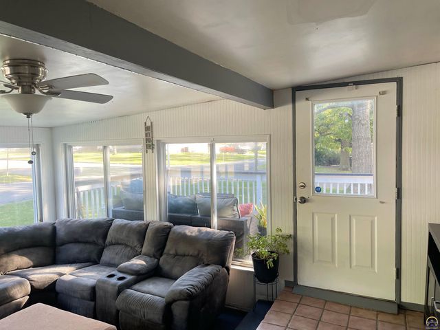 4200 SW Stratford RD, Topeka, KS 66604