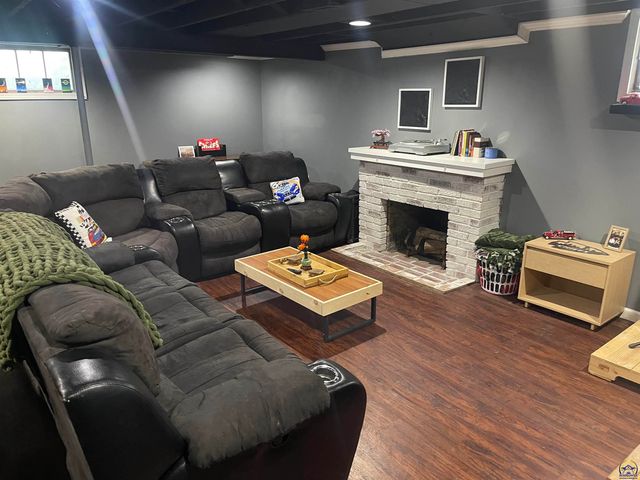 4200 SW Stratford RD, Topeka, KS 66604