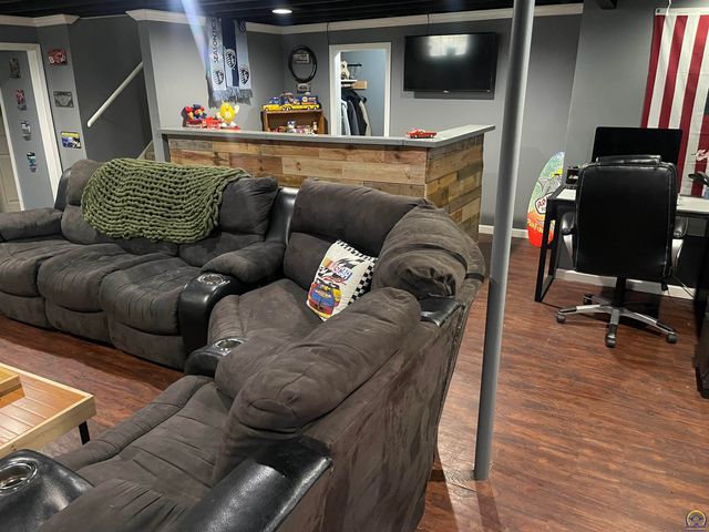 4200 SW Stratford RD, Topeka, KS 66604