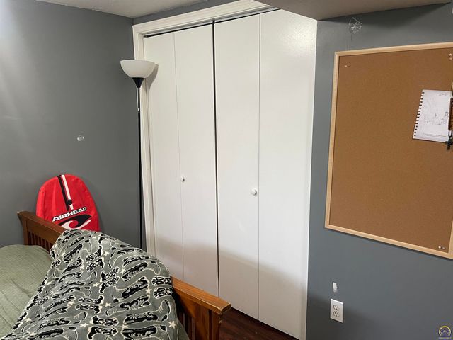 4200 SW Stratford RD, Topeka, KS 66604