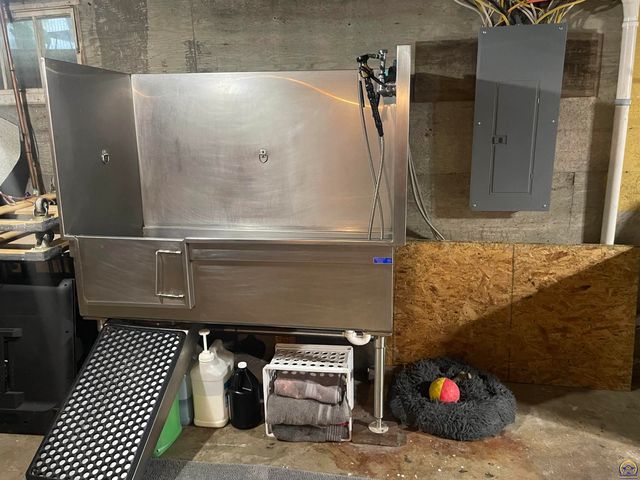 4200 SW Stratford RD, Topeka, KS 66604