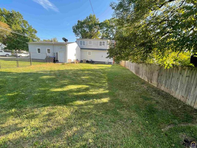 4200 SW Stratford RD, Topeka, KS 66604