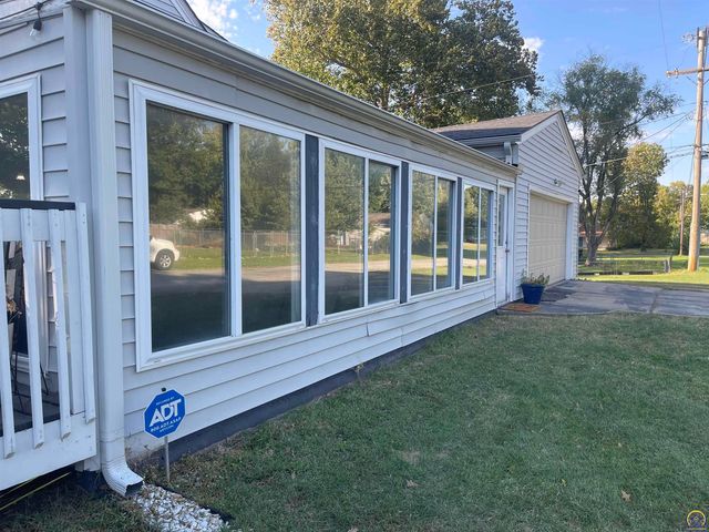 4200 SW Stratford RD, Topeka, KS 66604