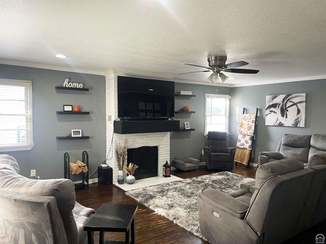 4200 SW Stratford RD, Topeka, KS 66604