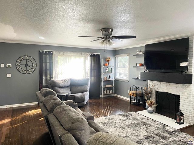 4200 SW Stratford RD, Topeka, KS 66604