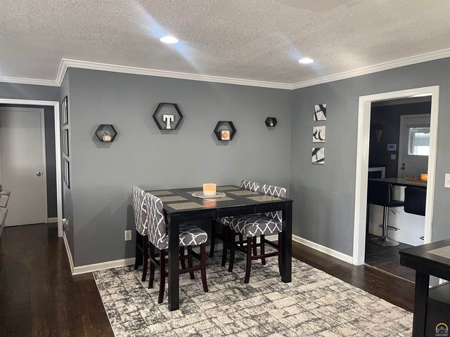 4200 SW Stratford RD, Topeka, KS 66604