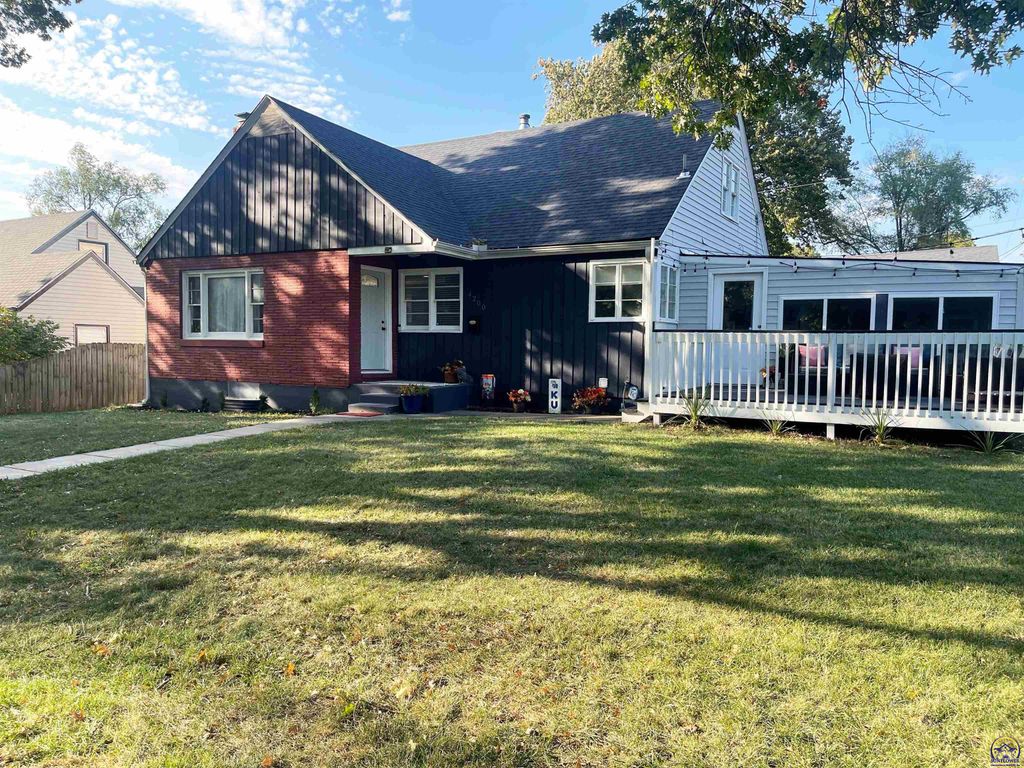 4200 SW Stratford RD, Topeka, KS 66604