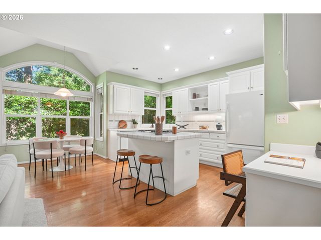7871 Sw KINGFISHER Way, Portland, OR 97224