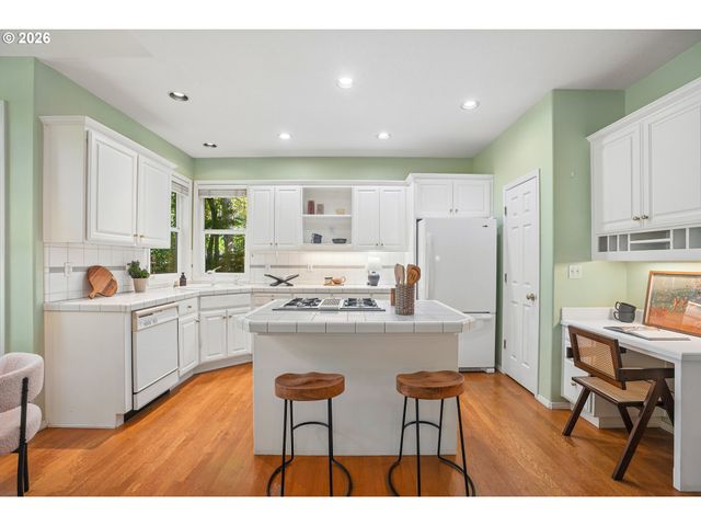 7871 Sw KINGFISHER Way, Portland, OR 97224