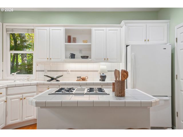 7871 Sw KINGFISHER Way, Portland, OR 97224