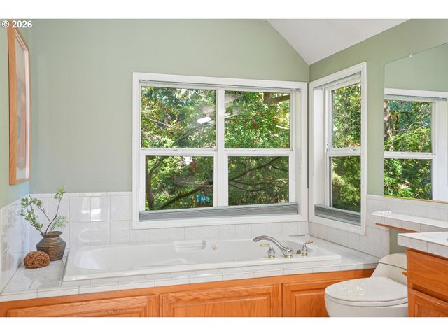 7871 Sw KINGFISHER Way, Portland, OR 97224