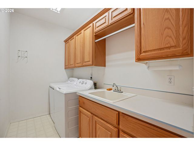 7871 Sw KINGFISHER Way, Portland, OR 97224