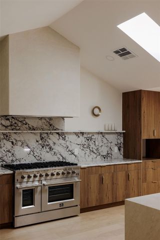 4500 Greystone DR, Austin, TX 78731