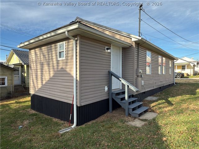 704 Street Street, Nitro, WV 25143