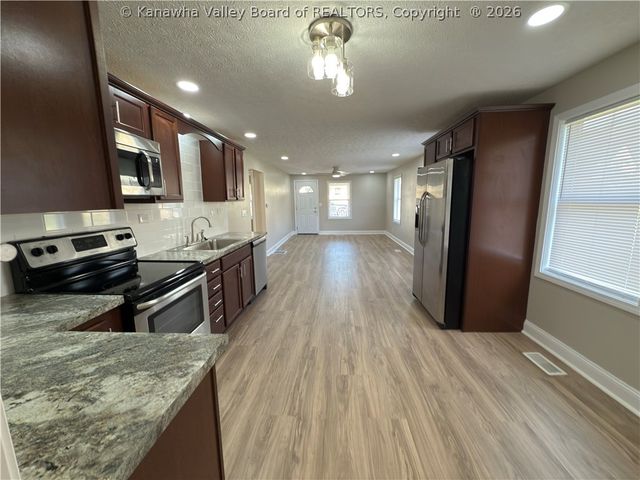 704 Street Street, Nitro, WV 25143