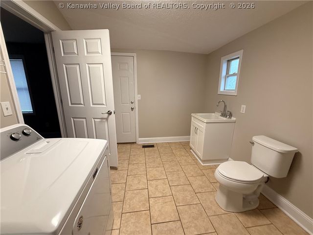 704 Street Street, Nitro, WV 25143