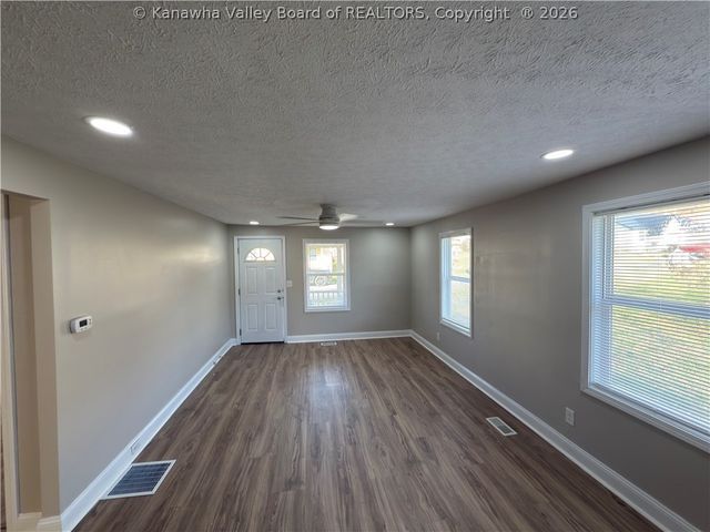 704 Street Street, Nitro, WV 25143