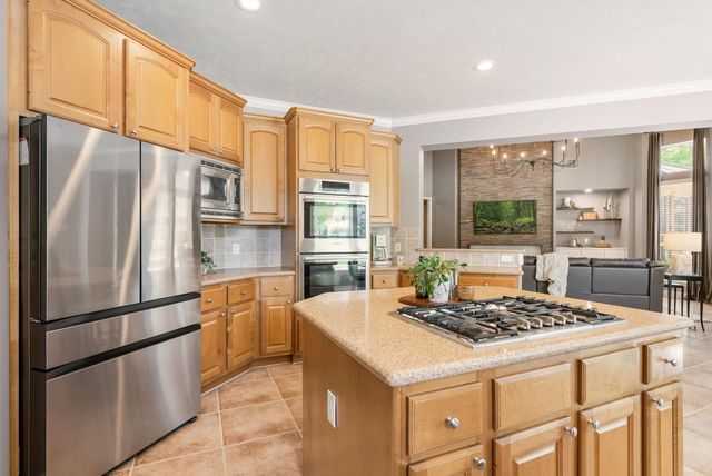 11 Mirror Ridge Court, The Woodlands, TX 77382