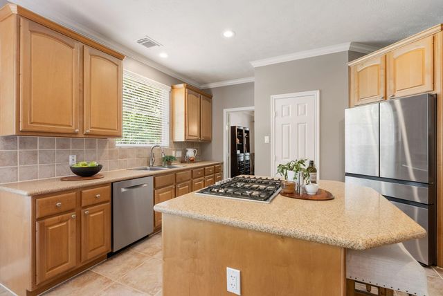 11 Mirror Ridge Court, The Woodlands, TX 77382