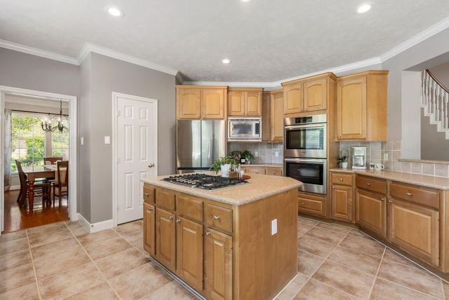 11 Mirror Ridge Court, The Woodlands, TX 77382