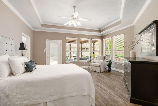 11 Mirror Ridge Court, The Woodlands, TX 77382