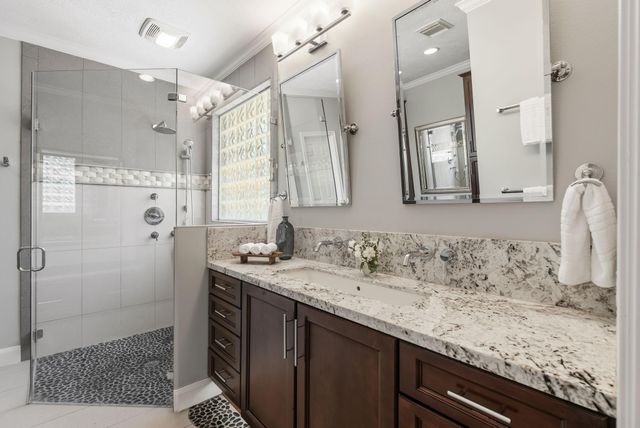 11 Mirror Ridge Court, The Woodlands, TX 77382