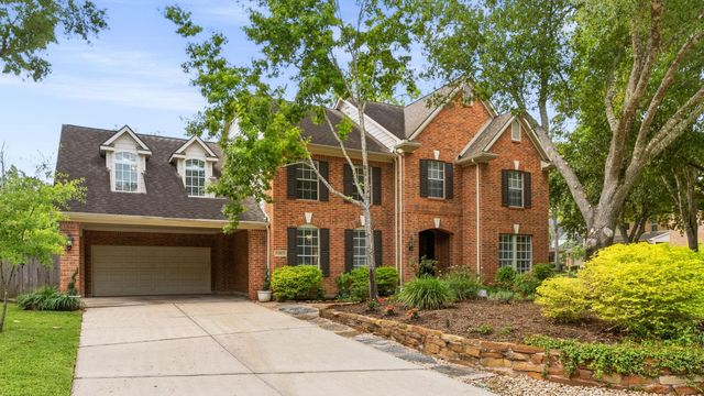 11 Mirror Ridge Court, The Woodlands, TX 77382