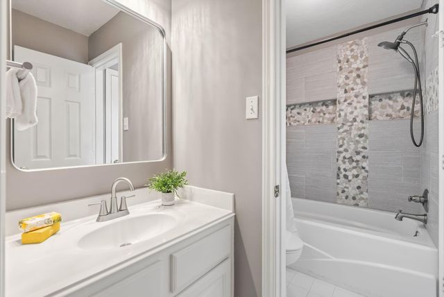 11 Mirror Ridge Court, The Woodlands, TX 77382
