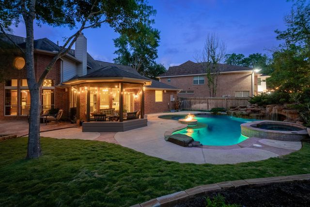 11 Mirror Ridge Court, The Woodlands, TX 77382