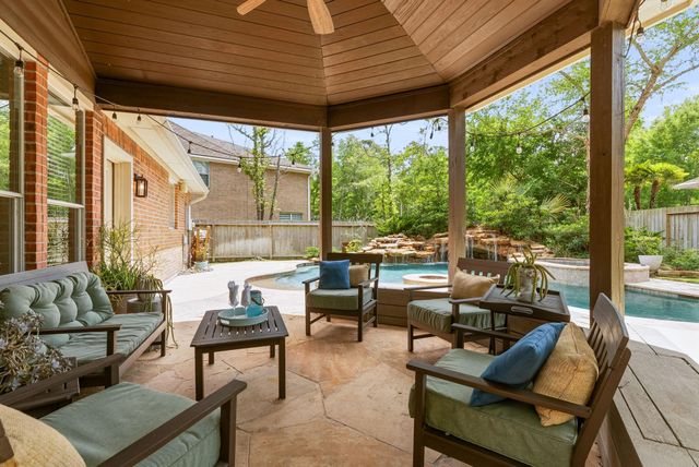 11 Mirror Ridge Court, The Woodlands, TX 77382