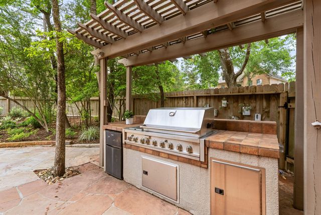 11 Mirror Ridge Court, The Woodlands, TX 77382