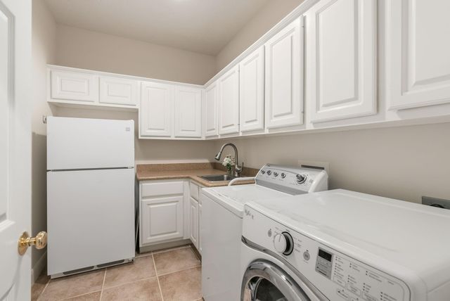 11 Mirror Ridge Court, The Woodlands, TX 77382