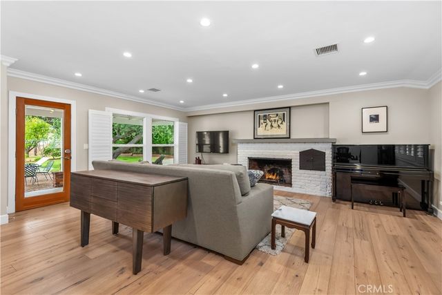 5210 Quakertown, Woodland Hills, CA 91364