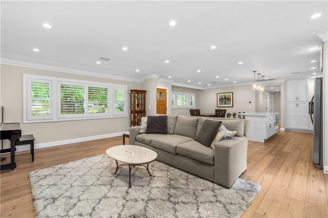 5210 Quakertown, Woodland Hills, CA 91364