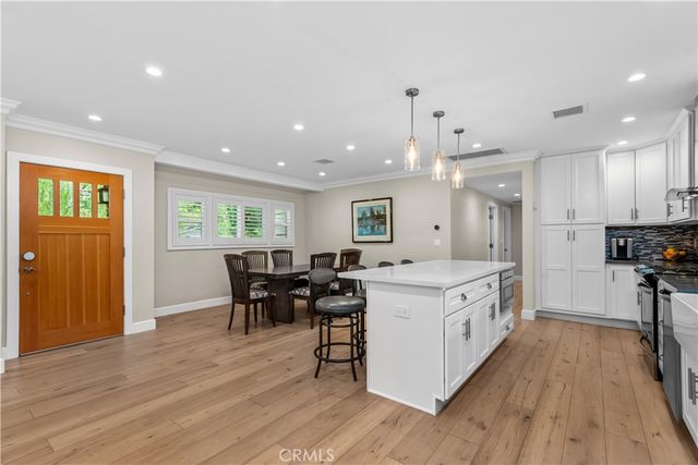 5210 Quakertown, Woodland Hills, CA 91364