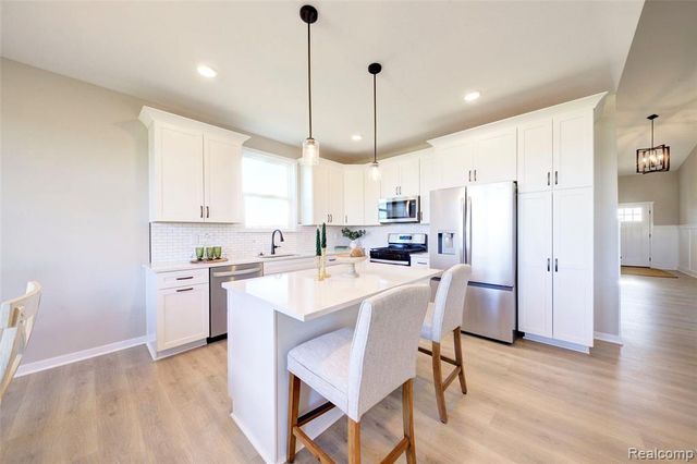 MOH 95 Gambrel Drive, Howell, MI 48843