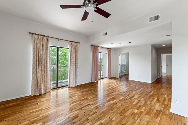 409 E 38th ST 305, Austin, TX 78705