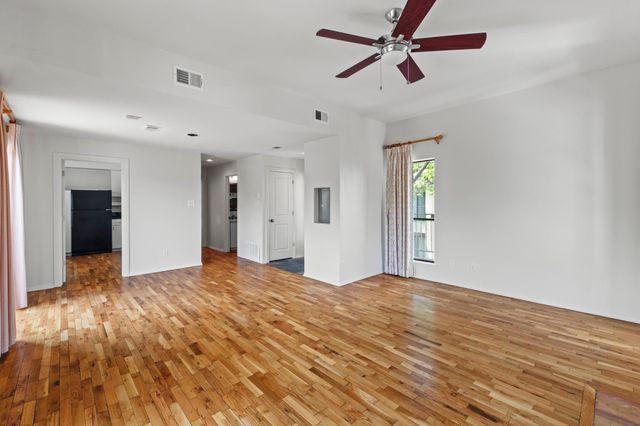 409 E 38th ST 305, Austin, TX 78705