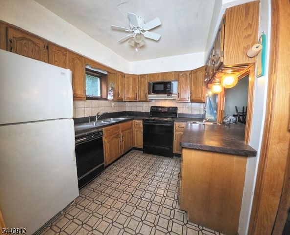 57 Grove St, Chester Boro, NJ 07930