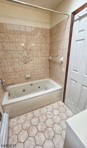 57 Grove St, Chester Boro, NJ 07930